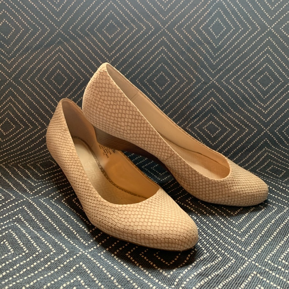 Rockport small wedge heel